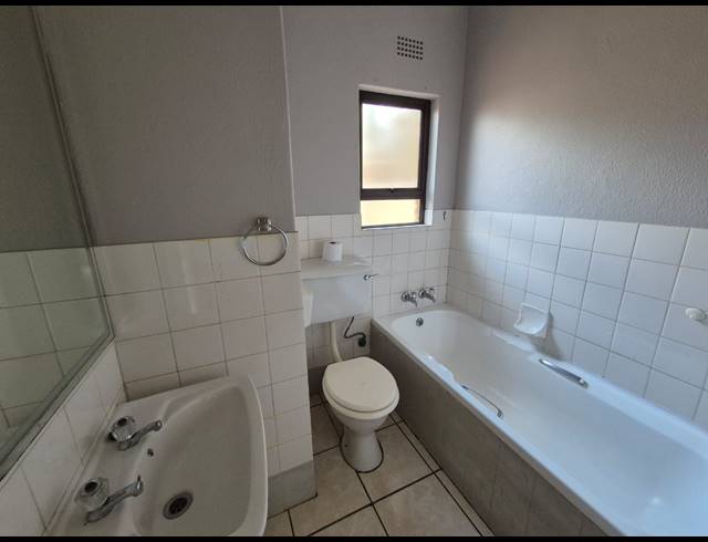 3 BEDROOM TOWNHOUSE FOR SALE IN VANDERBIJLPARK SE 3